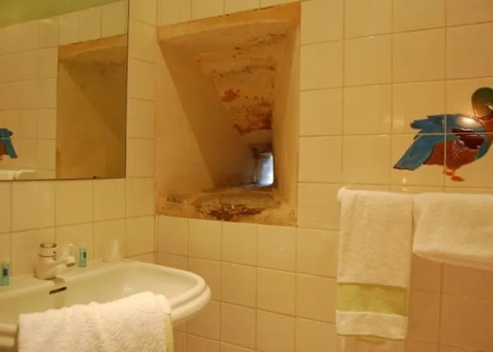 Manoir De Rouessé Laval (Mayenne)